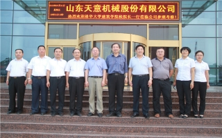 清華大學建筑設計研究院副院長、研究員侯建群蒞臨